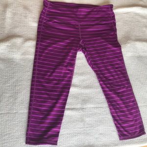 EUC Athleta Salutation Capri